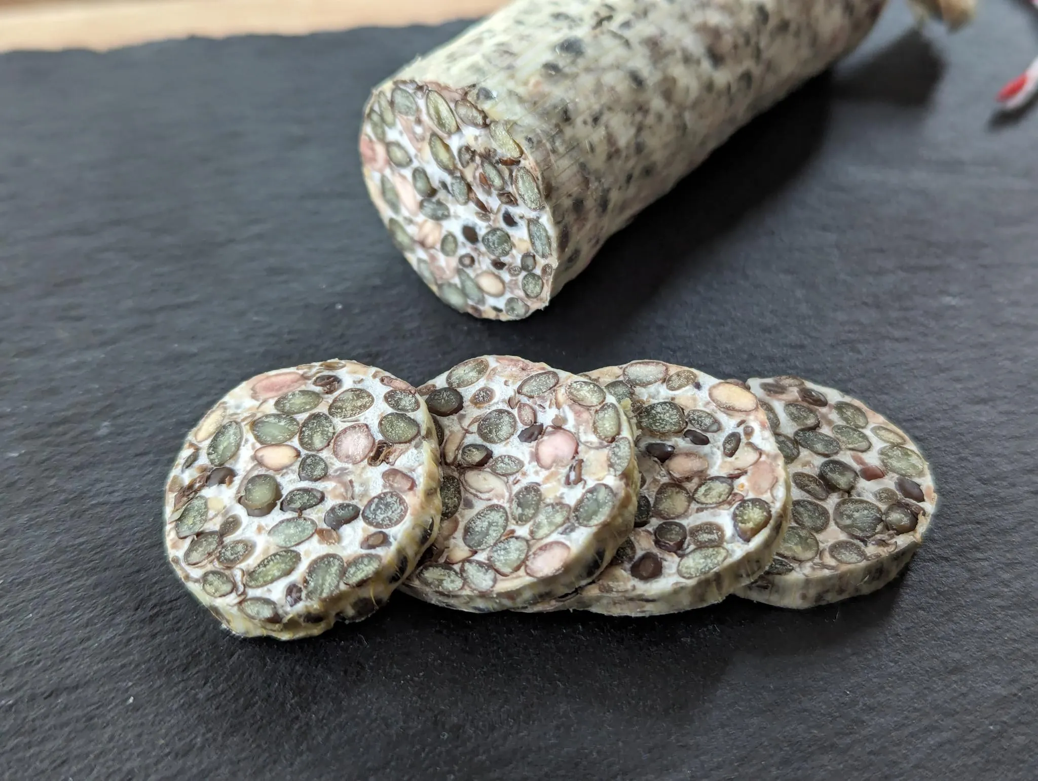 Belugalinzen tempeh gefermenteerd in preiblad